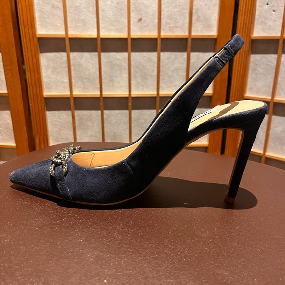 Navy blue suede Charles David 4” pump - Picture 10 of 12